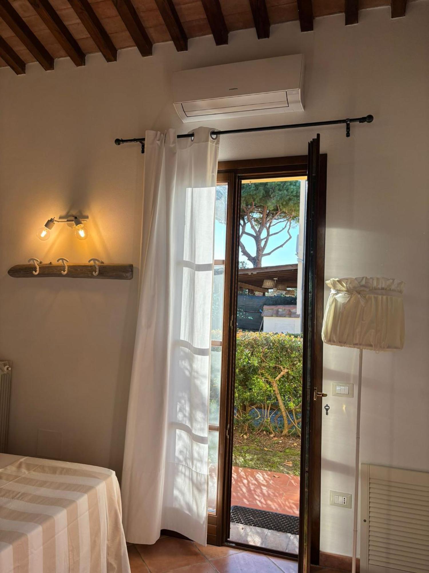 Casa "Ale" Con Piscina Comune E Bellissimo Giardino A 5 Minuti Dal Mare Чечина Екстер'єр фото